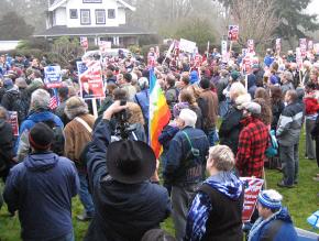 Some 1,000 people turned out at the gates of Fort Lewis to support Lt. Ehren Watada as his court-martial began