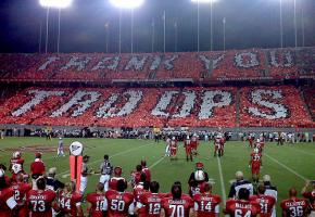 Football thanks the troops