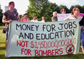 Opponents of the war machine in Vermont send their message outside a Democratic fundraiser