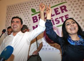 Co-chairs of the HDP Selahattin Demirtaş (left) and Figen Yüksekdağ