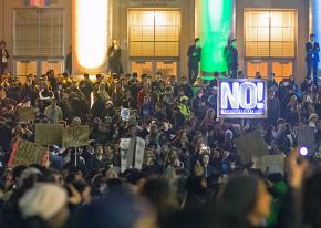 Some 2,000 people protest against right-wing provocateur Milo Yiannopoulos at UC Berkeley