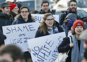 Students and community members protest Bannon at the University of Chicago